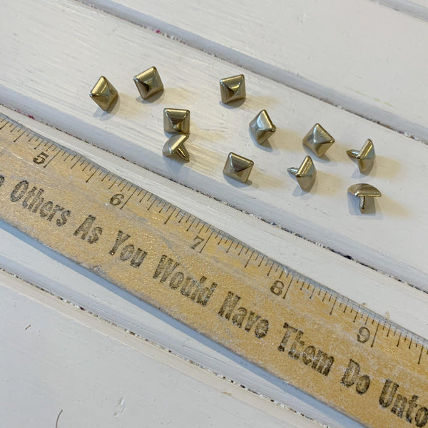 Pyramid Nailheads - 5/16" - Platinum - 12pcs - Measure: a fabric parlor