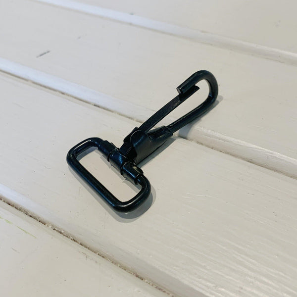 Square Fixed Latch - 1" - Matte Black - 1 Latch - Measure: a fabric parlor