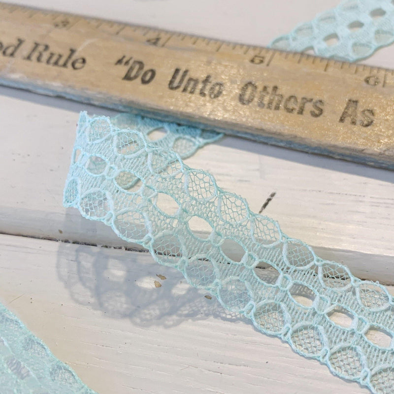 Circle with Netting and Scallop Edge Lace - 3/4" - Mint - 1 yard - Measure: a fabric parlor